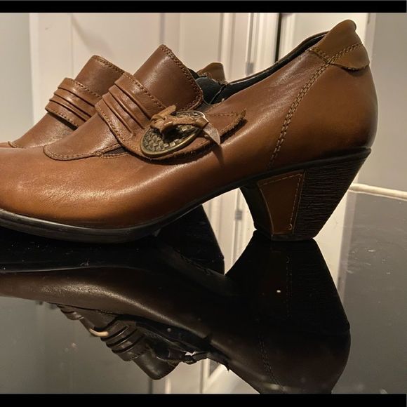 Genuine Leather Shoes - Picture 6 of 11
